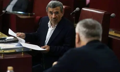 تیپ متفاوت محمود احمدی نژاد در جلسه مجمع تشخیص +عکس