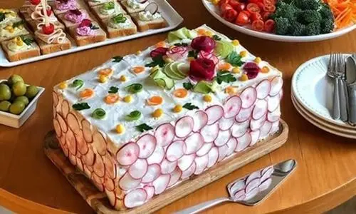 طرز تهیه کیک مرغ مجلسی شام ایرانی | این غذا را فینگرفودی سرو کنید