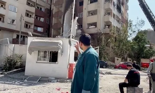 عکسی از منزل شهید تهرانچی بعد از حمله اسرائیل به ایران | اتفاق عجیب هنگام فیلمبرداری + فیلم