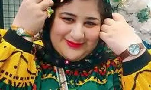 استایل بچگونه و بانمک خانم بازیگر | بحث کاربران درباره تیپ نگین صفری‌جم + عکس