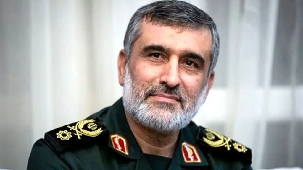 تصلویر لباسی که شهید حاجی‌زاده هنگام شهادت به تن داشت