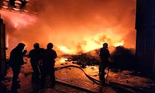 آتش‌نشانی فرشته نجات ۵ کارگر زخمی محبوس در آتش شد | آتش سوزی هولناک صبح امروز در ورامین 