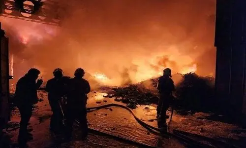 آتش‌نشانی فرشته نجات ۵ کارگر زخمی محبوس در آتش شد | آتش سوزی هولناک صبح امروز در ورامین 