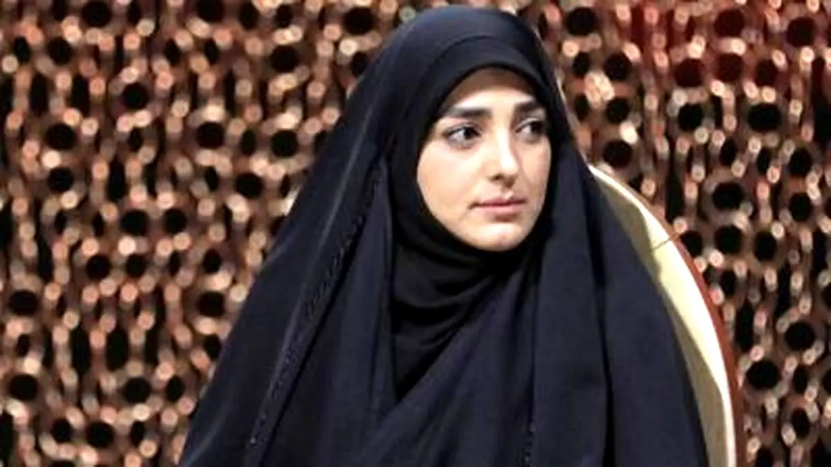 جنجال جدید ستاره سادات قطبی در فضا مجازی | کامنت‌های سمی درباره بوسیدن پسر همسرش؛ ستاره سادات قطبی را عصبانی کرد +فیلم
