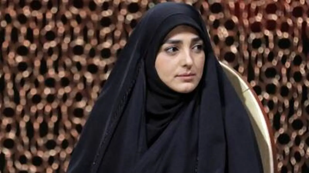 جنجال جدید ستاره سادات قطبی در فضا مجازی | کامنتهای سمی درباره بوسیدن پسر همسرش؛ ستاره سادات قطبی را عصبانی کرد +فیلم