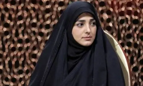 جنجال جدید ستاره سادات قطبی در فضا مجازی | کامنت‌های سمی درباره بوسیدن پسر همسرش؛ ستاره سادات قطبی را عصبانی کرد +فیلم