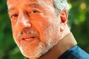 عکس عروسی علیرضا خمسه با زن دوم 20 سال جوان‌تر از خودش | خانوم دوم آقا خمسه انگار دخترشه | عکس چهره فرتوت بابا پنجعلی پایتخت کنار خانواده لاکچریش