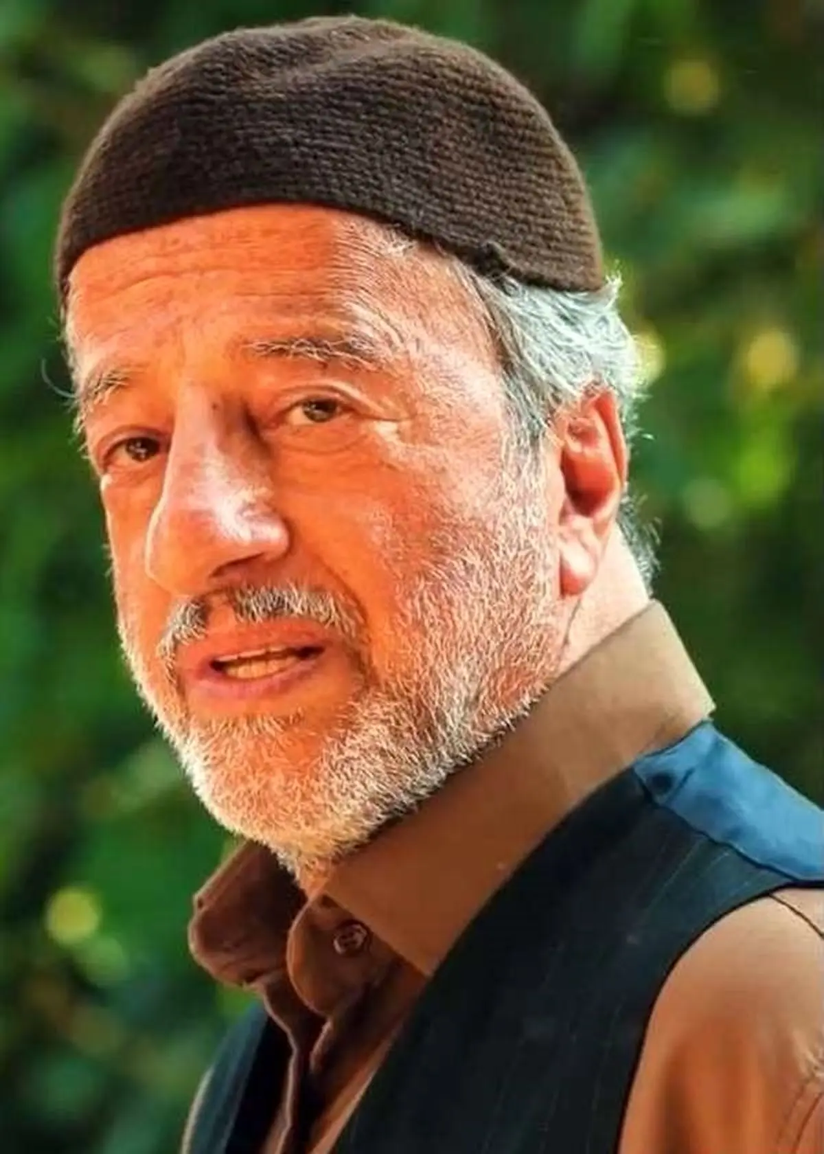 عکس عروسی علیرضا خمسه با زن دوم 20 سال جوان‌تر از خودش | خانوم دوم آقا خمسه انگار دخترشه | عکس چهره فرتوت بابا پنجعلی پایتخت کنار خانواده لاکچریش