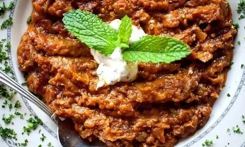 آشپزی ایرانی| طرز تهیه میرزا قاسمی غذای محلی گیلان | بادمجان کبابی نوش جان کنید