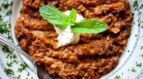 آشپزی ایرانی| طرز تهیه میرزا قاسمی غذای محلی گیلان | بادمجان کبابی نوش جان کنید