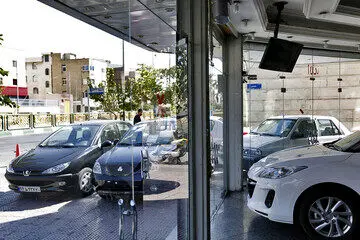 بازار خودرو در دومین روز هفته | دنا ۲۰ میلیون تومان گران شد