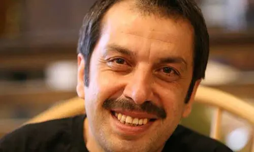 عکس جگرسوز عباس جمشیدی‌فر از پدرش پای دیگ نذری + عکس