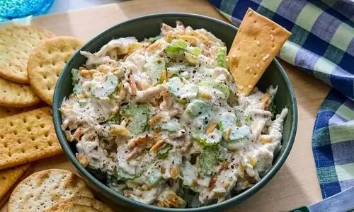 طرز تهیه سالاد مرغ کلاسیک به روش رستورانی | یک شام سریع و خوشمزه درست کنید