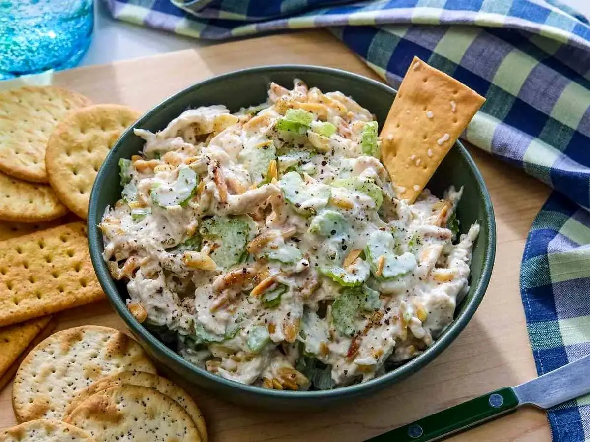 طرز تهیه سالاد مرغ کلاسیک به روش رستورانی | یک شام سریع و خوشمزه درست کنید