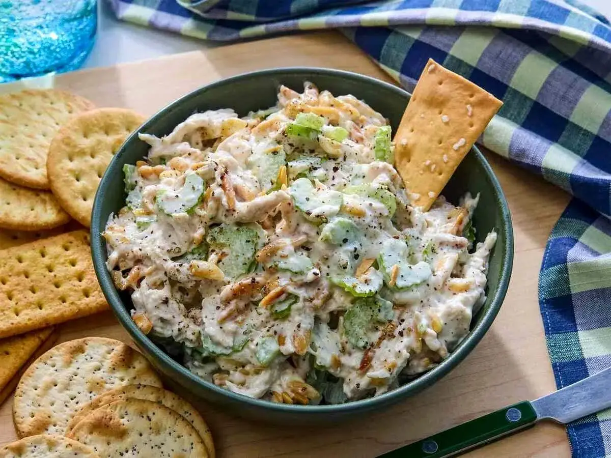 طرز تهیه سالاد مرغ کلاسیک به روش رستورانی | یک شام سریع و خوشمزه درست کنید