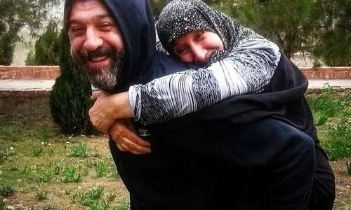ماجرای تلخ بدهی چهارمیلیاردی مادر علی انصاریان | مادر علی انصاریان در آستانه زندانی شدن + فیلم