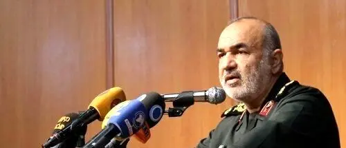 همسر سردار سلامی در آئین خاکسپاری در حرم عبدالعظیم حسنی +عکس