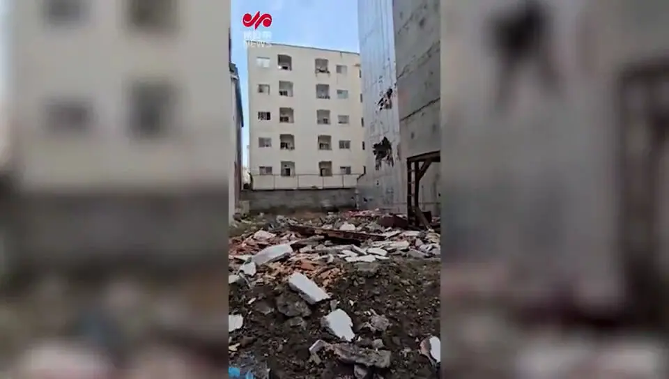 تصاویر هولناک محل انفجار گاز خانگی در بابلسر | مرد ۴۰ ساله از ساختمان به بیرون پرتاب شد +عکس