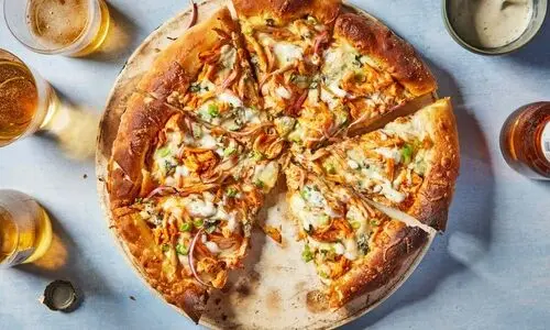 طرز تهیه پیتزا چیکن آلفردو | یکی از خوشمزه ترین پیتزاها +ویدئو
