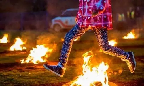 انفجار ترقه‌های چهارشنبه‌سوری از فراز برج میلاد