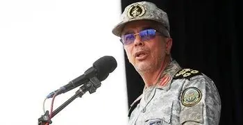 عکسی از تابوت سردار شهید علی باقری به همراه همسر و دخترش