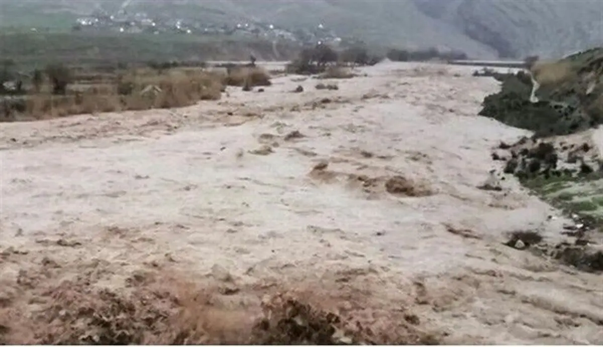 ویدئو +18 از فوت ناگهانی خبرنگار پاکستانی هنگام گزارش سیل + فیلم