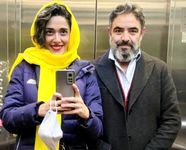 ماجرای ازدواج بازیگر معروف با شاگردی که ۲۵ سال از او کوچک‌تر است! +فیلم