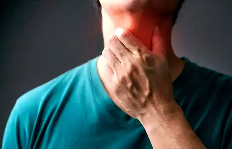 اگر صبحا با گلودرد از خواب بیدار می شوید ، بخوانید | دلایل و درمان گلودردهای صبحگاهی 