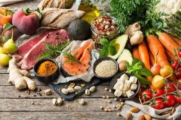 با این روش ها به راحتی در خانه غذای سالم درست کن |  راهکارهای کاهش مصرف نمک و چربی