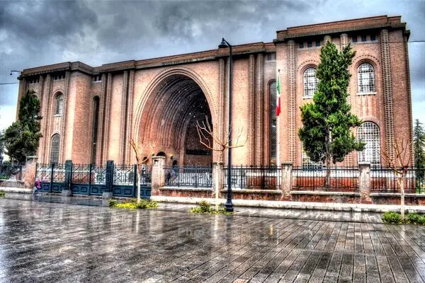 محافظت از مجسمه داریوش در موزه ملی ایران + عکس