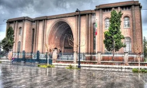 محافظت از مجسمه داریوش در موزه ملی ایران + عکس