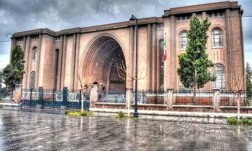 محافظت از مجسمه داریوش در موزه ملی ایران + عکس