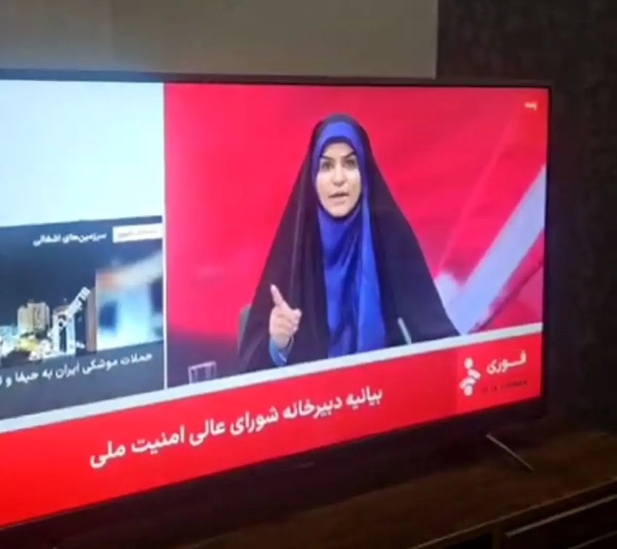 ببینید؛ شجاعت ستودنی مجری زن تلویزیون در لحظه بمباران صدا و سیما توسط اسرائیل | سحر امامی مجری زن به اجرا برگشت | تصویری از ساختمان شیشهای صداوسیما