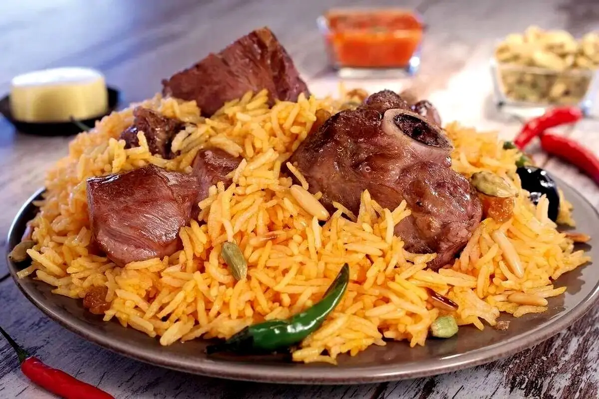 طرز تهیه مندی چلو گوشت خوشمزه و مشهور یمنی | این پلو مخلوط عربی را در خانه درست کنید