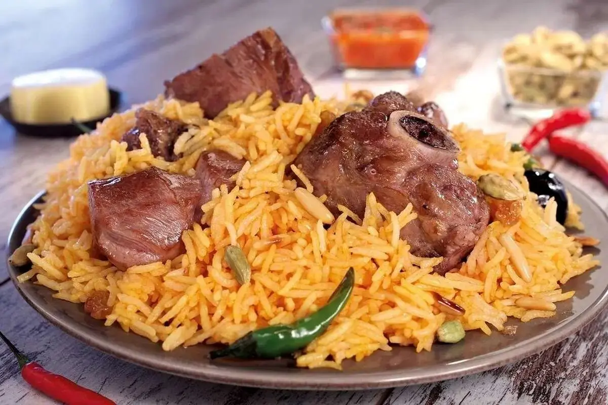 طرز تهیه مندی چلو گوشت خوشمزه و مشهور یمنی | این پلو مخلوط عربی را در خانه درست کنید