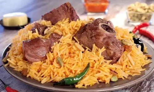 طرز تهیه مندی چلو گوشت خوشمزه و مشهور یمنی | این پلو مخلوط عربی را در خانه درست کنید
