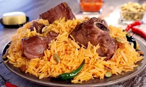 طرز تهیه مندی چلو گوشت خوشمزه و مشهور یمنی | این پلو مخلوط عربی را در خانه درست کنید