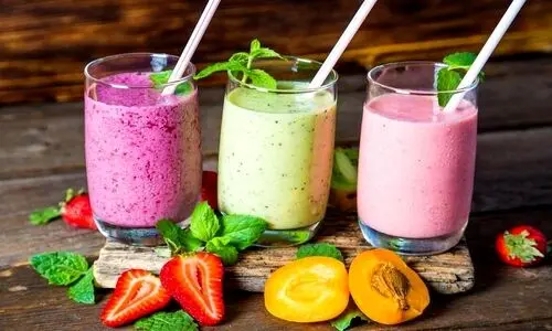 طرز تهیه ۲ مدل نوشیدنی میوه‌ای خنک برای روز‌های گرم!