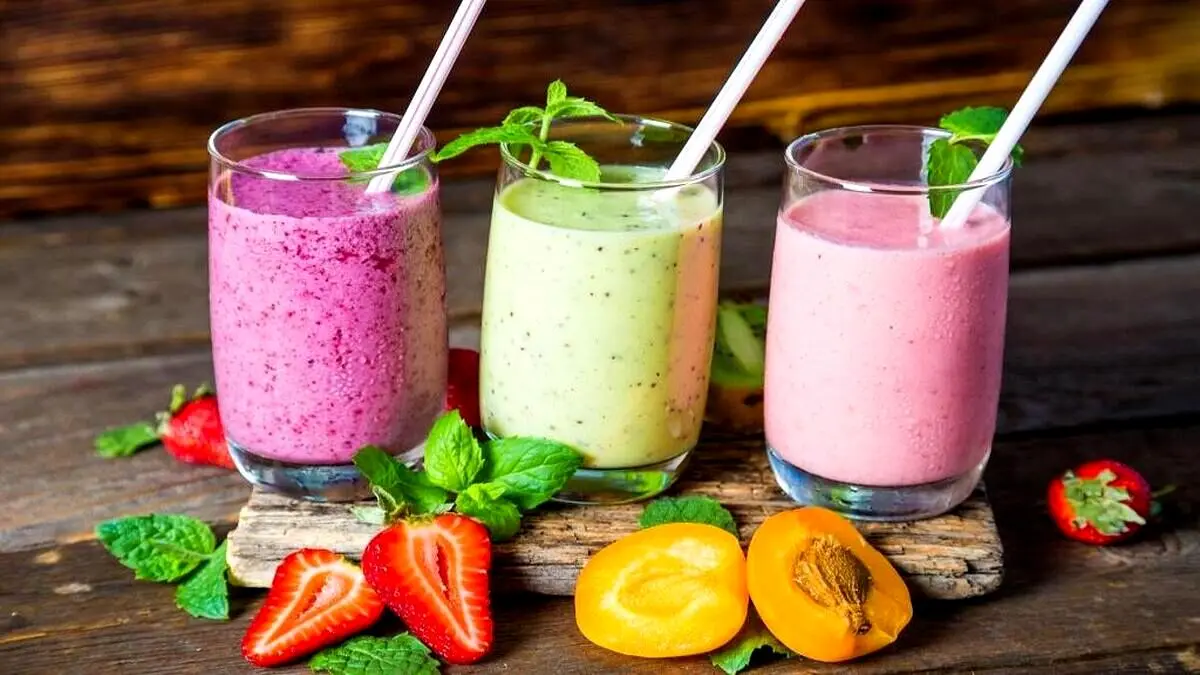 طرز تهیه ۲ مدل نوشیدنی میوه‌ای خنک برای روز‌های گرم!