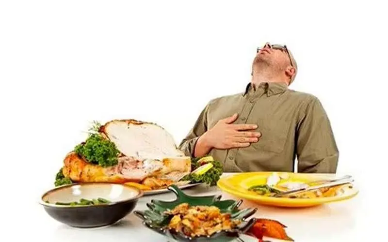 این غذاها را با هم نخورید! | ترکیب‌های ناسازگار غذایی را بشناسید