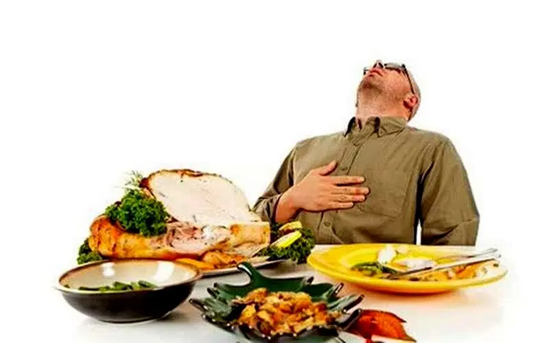 این غذاها را با هم نخورید! | ترکیب‌های ناسازگار غذایی را بشناسید