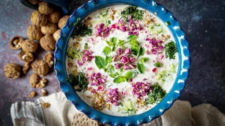 قیمت یک پرس آب‌دوغ خیار از چلو کباب هم بیشتر شد | درآمد میلیونی کافه های ادایی از آب‌دوغ خیار