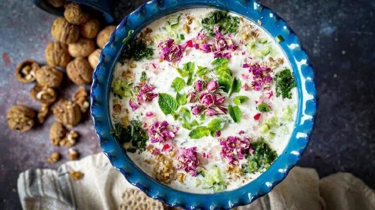 قیمت یک پرس آب‌دوغ خیار از چلو کباب هم بیشتر شد | درآمد میلیونی کافه های ادایی از آب‌دوغ خیار