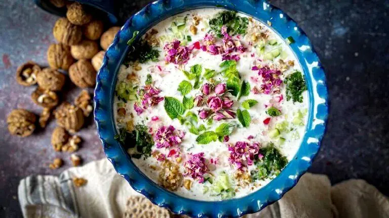قیمت یک پرس آب‌دوغ خیار از چلو کباب هم بیشتر شد | درآمد میلیونی کافه های ادایی از آب‌دوغ خیار