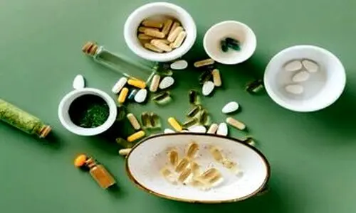 این غذا ها سرشار از ویتامین b۱۲ است | چه کسانی باید مکمل b۱۲ مصرف کنند ؟
