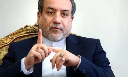عراقچی در ساختمان تخریب‌شده وزارت خارجه + عکس