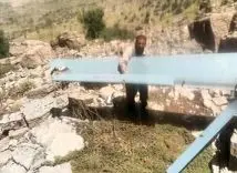 مردِ روستاییِ لُر این بار با شکار هرمس از کوه برگشت | تصاویری از لاشهٔ پهپاد هرمسِ 