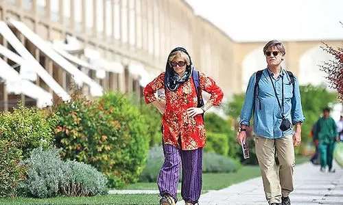 شگفت زده شدن توریست سوئیسی از مهمان نوازی ایرانی ها | تسلط جالب مرد مازندرانی به زبان انگلیسی + ویدئو