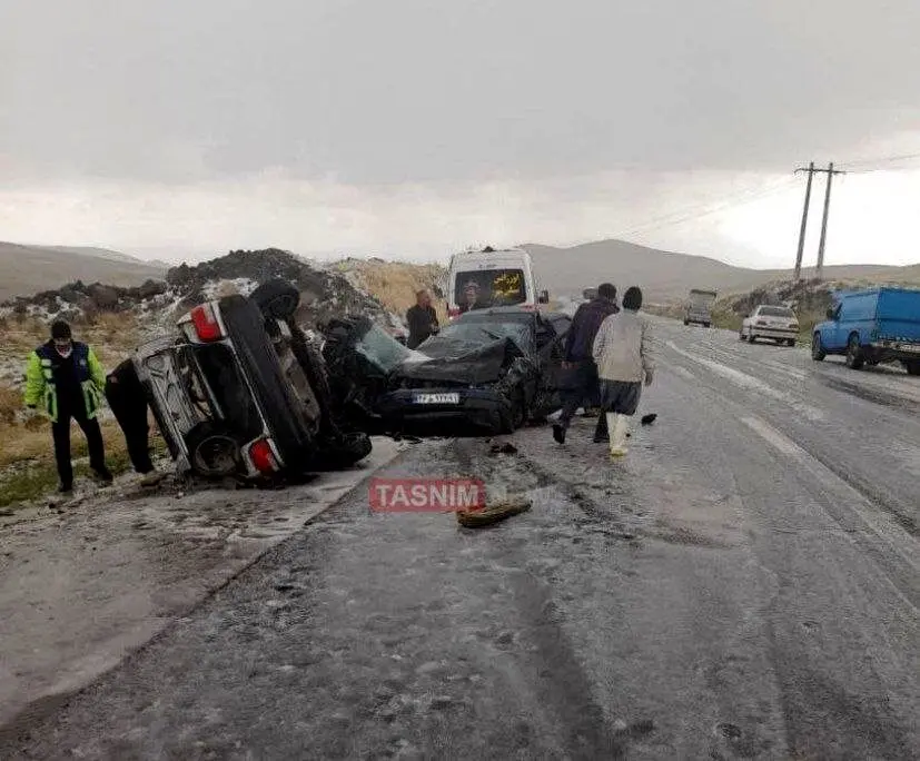 تصادف مرگبار در محور مشکین‌شهر | ۳ نفر جان باختند