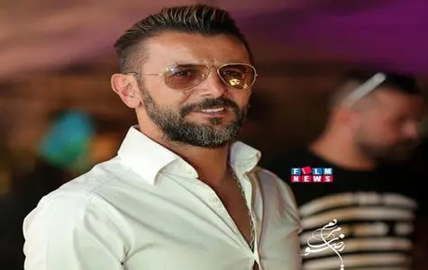 تیپ مردونه و شیک امین حیایی در جشن عروسی دوستش غوغا کرد | امین حیایی از داماد هم جذاب تر شد + عکس